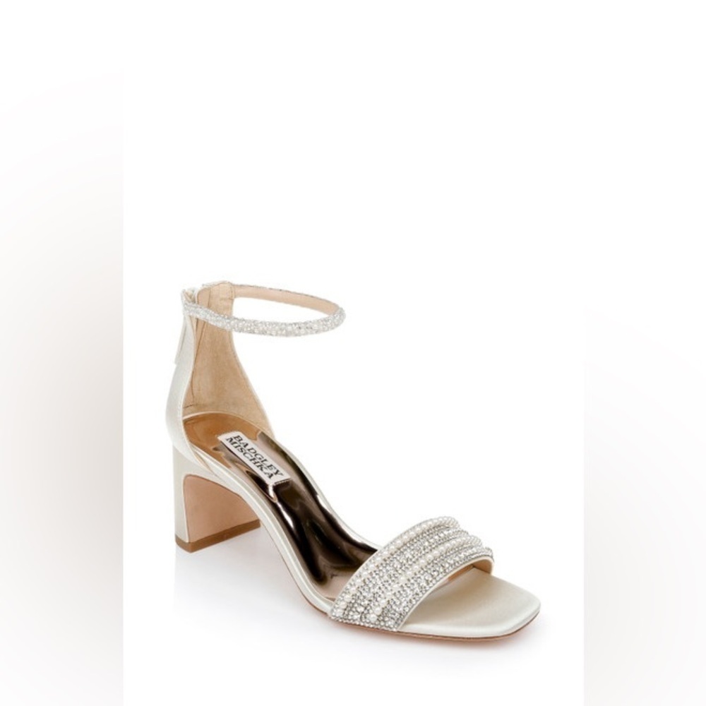 Badgley Mischka Women’s Kameryn Open Toe Ivory Satin Block Heels in size 7.5